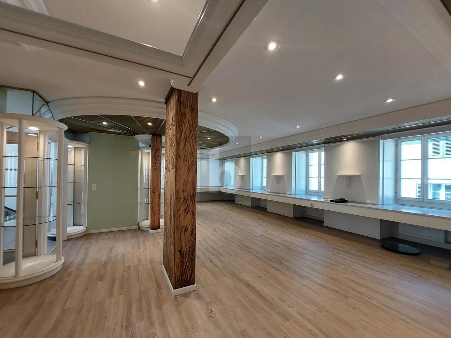 Office space for rent - Photo 1 of 6