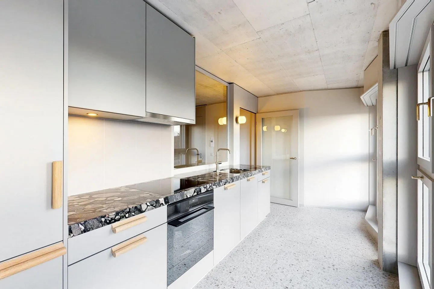 STILE & COMFORT: Prima locazione "SPHINX" - Foto 2 di 6