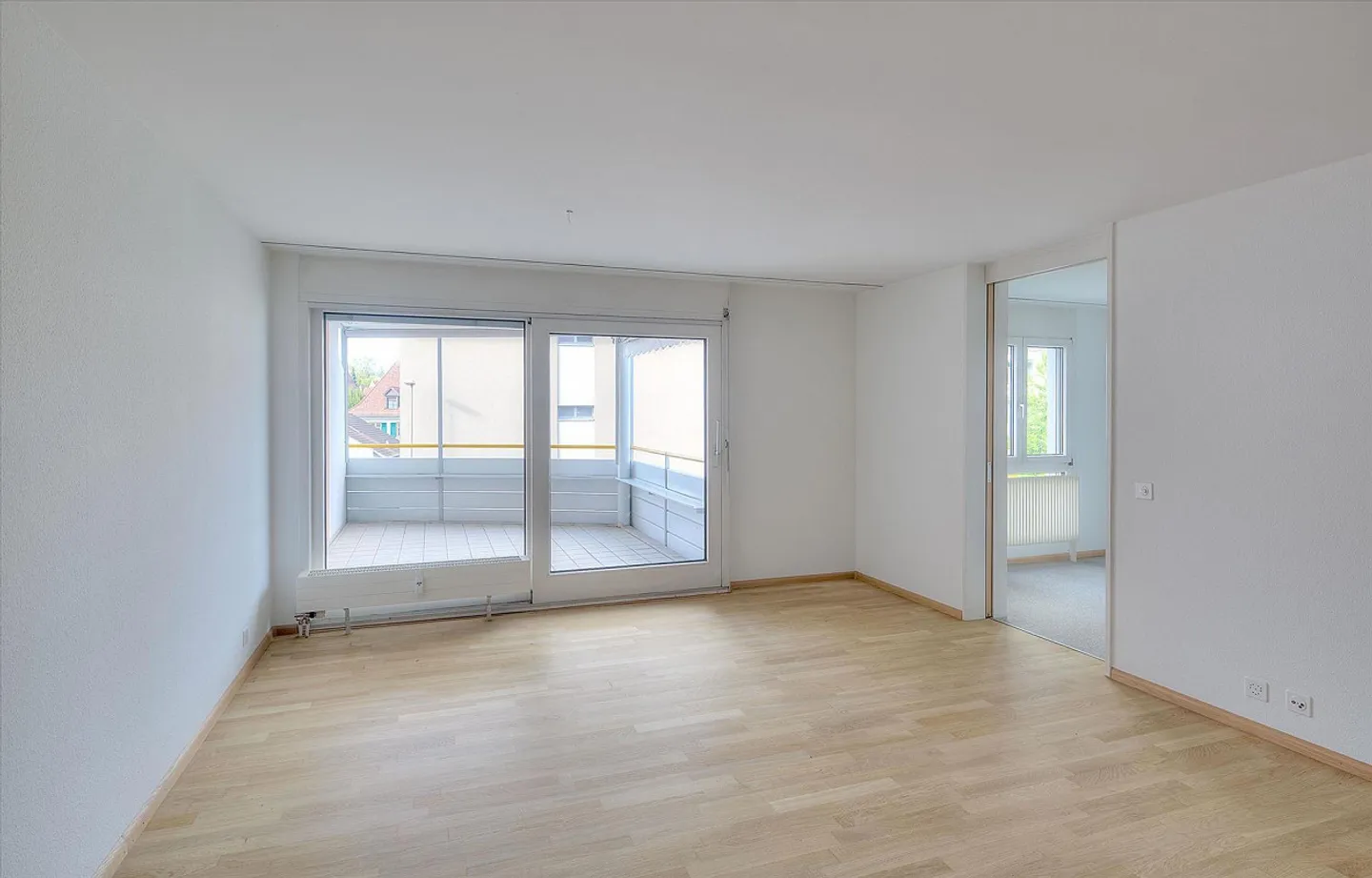 Charming maisonette apartment in a central location awaits you! - Photo 3 of 11