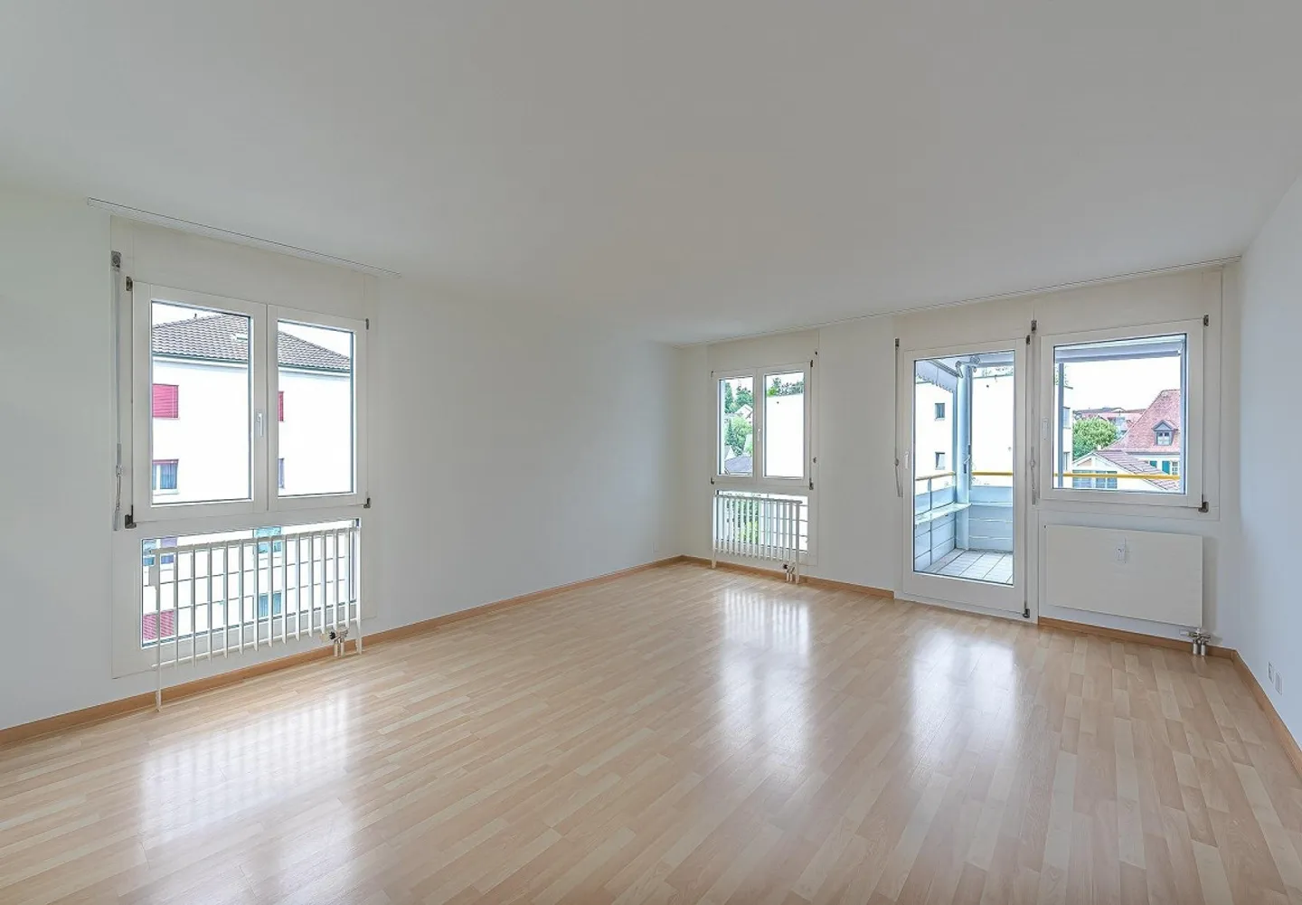 Charming maisonette apartment in a central location awaits you! - Photo 4 of 11