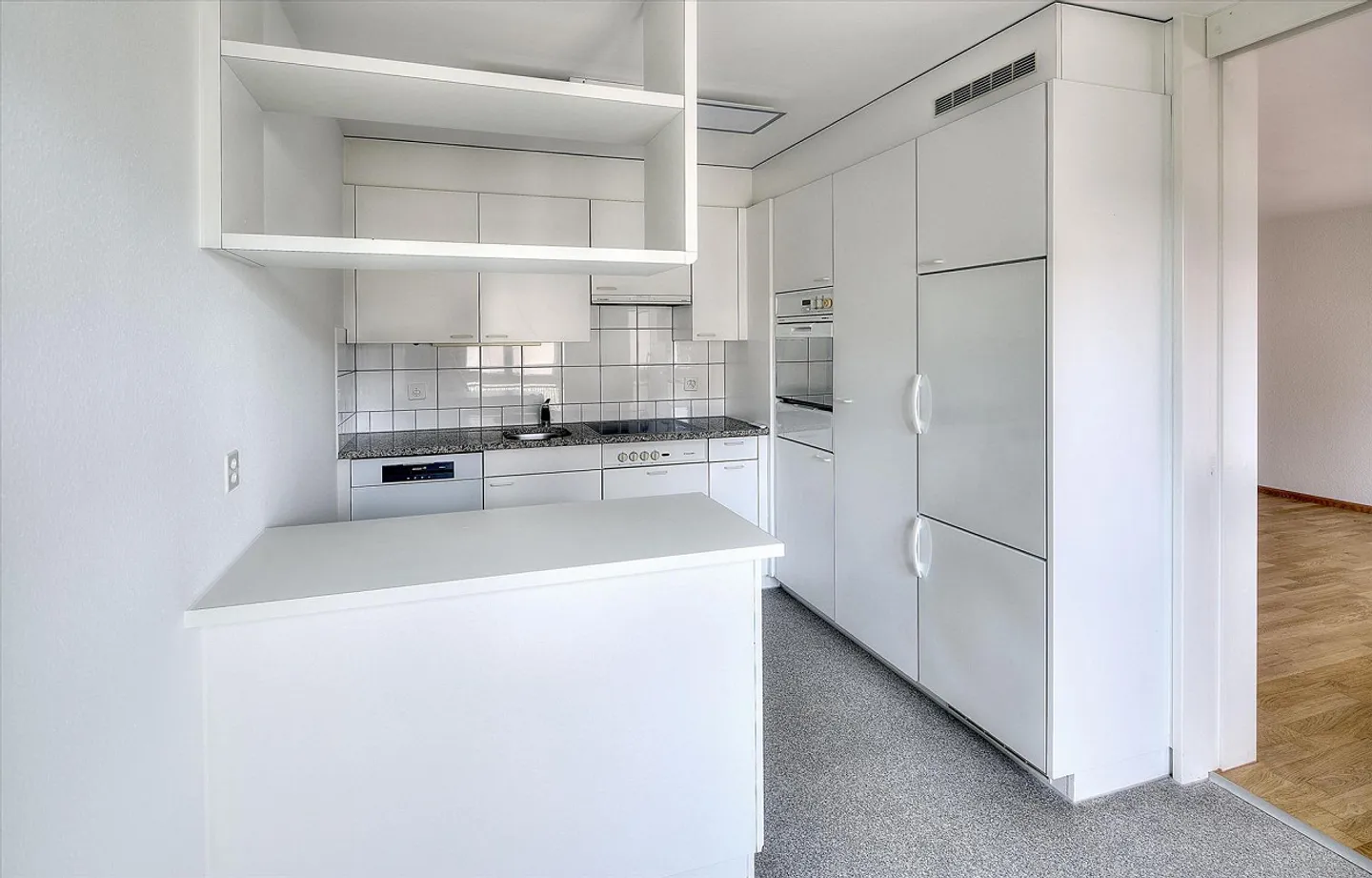 Charming maisonette apartment in a central location awaits you! - Photo 5 of 11