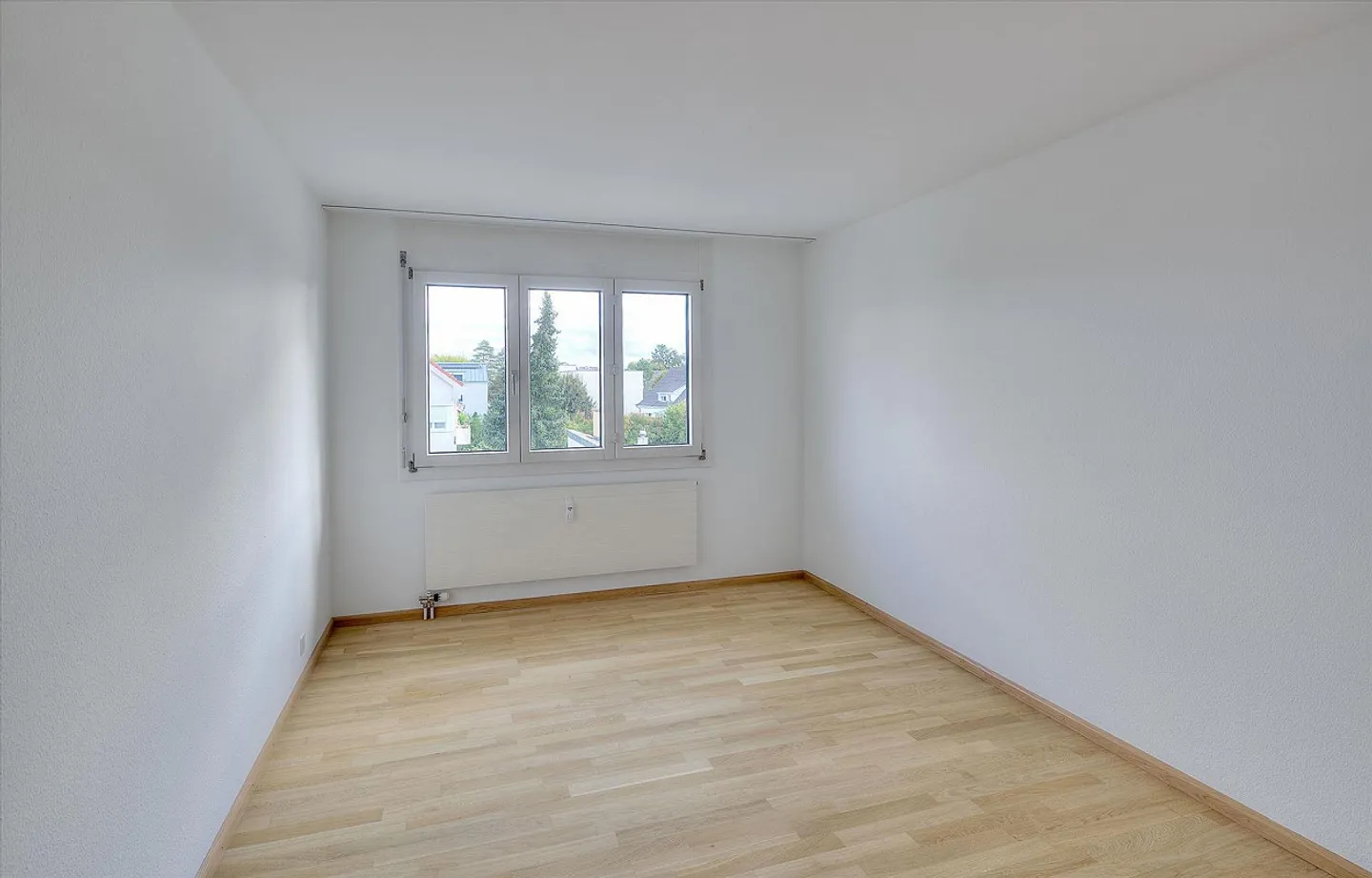 Charming maisonette apartment in a central location awaits you! - Photo 8 of 11