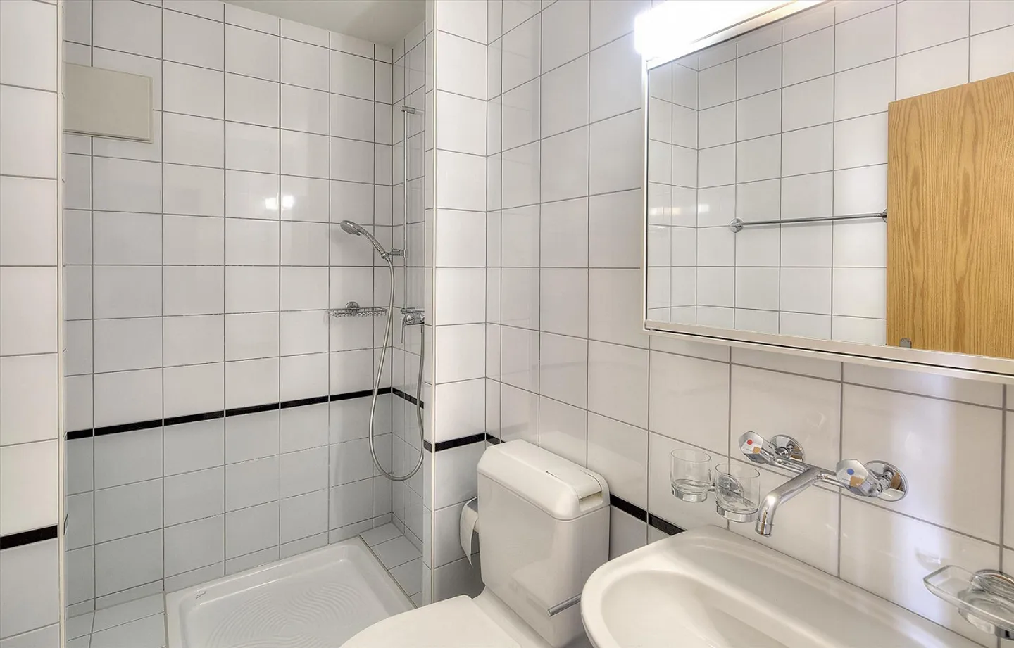 Charming maisonette apartment in a central location awaits you! - Photo 7 of 11