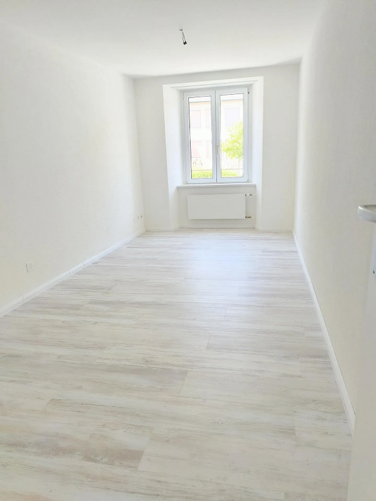 Beautiful, newly renovated 4-room apartment, close to the center - Photo 5 of 5