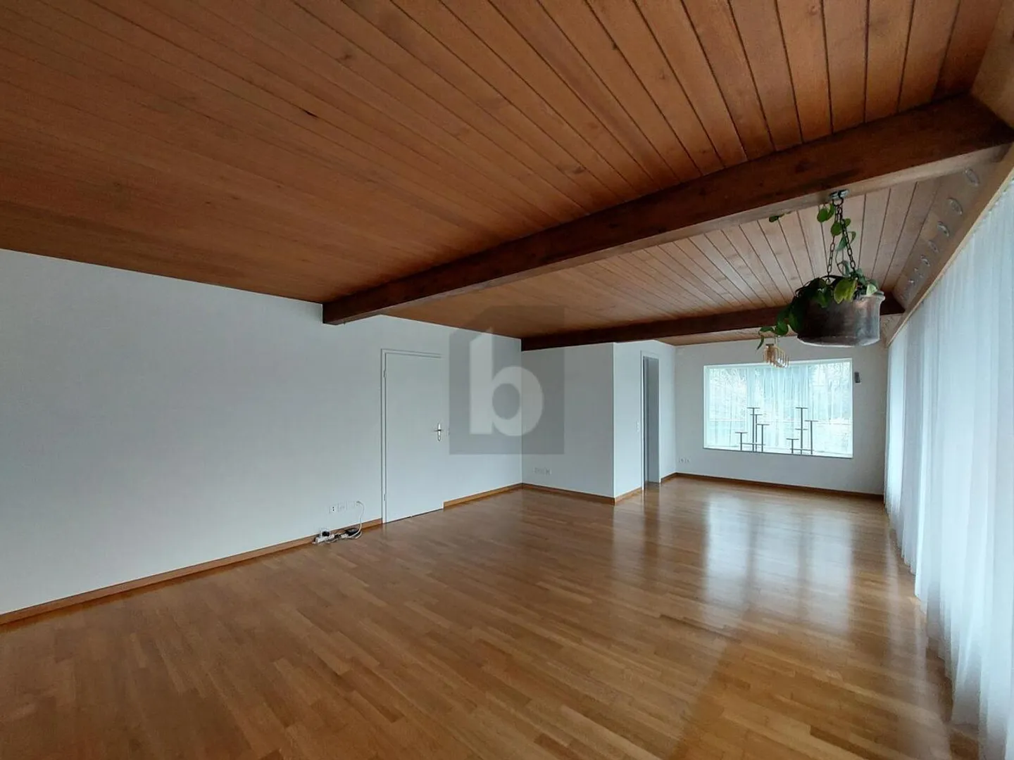 COMFORTABLE HOUSE FOR FAMILIES IN A QUIET LOCATION - Photo 3 of 6