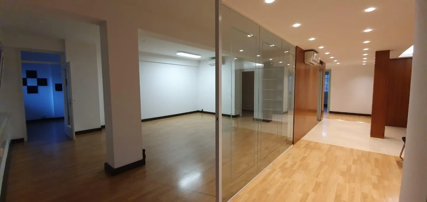 BUREAUX FLEXIBLES ET CENTRAUX - Photo 2 sur 3