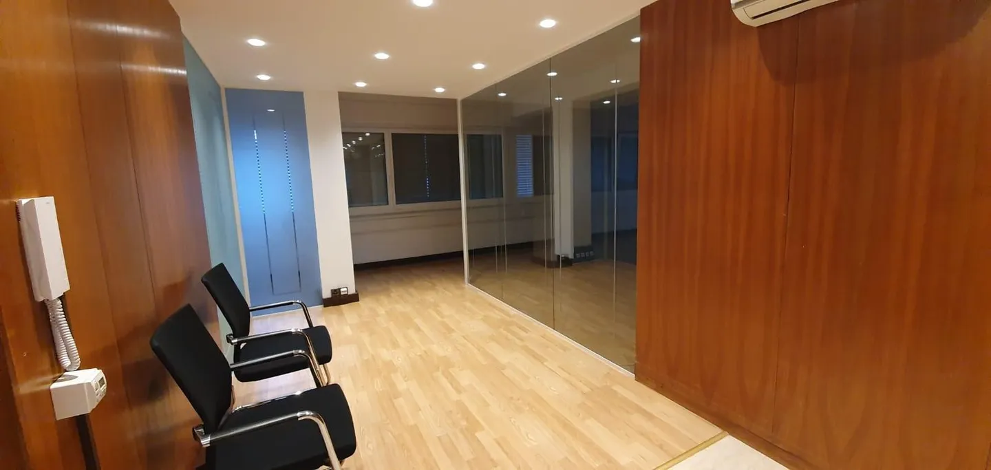 BUREAUX FLEXIBLES ET CENTRAUX - Photo 3 sur 3