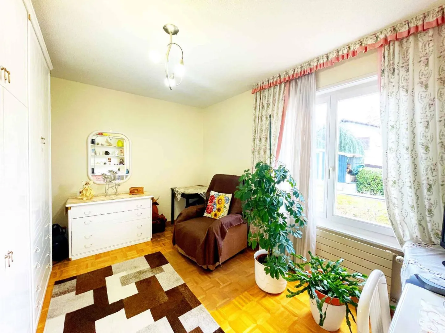 Duplex spazioso con 6,5 stanze in una villa con grande giardino privato e piscina esterna riscaldata - Foto 5 di 10