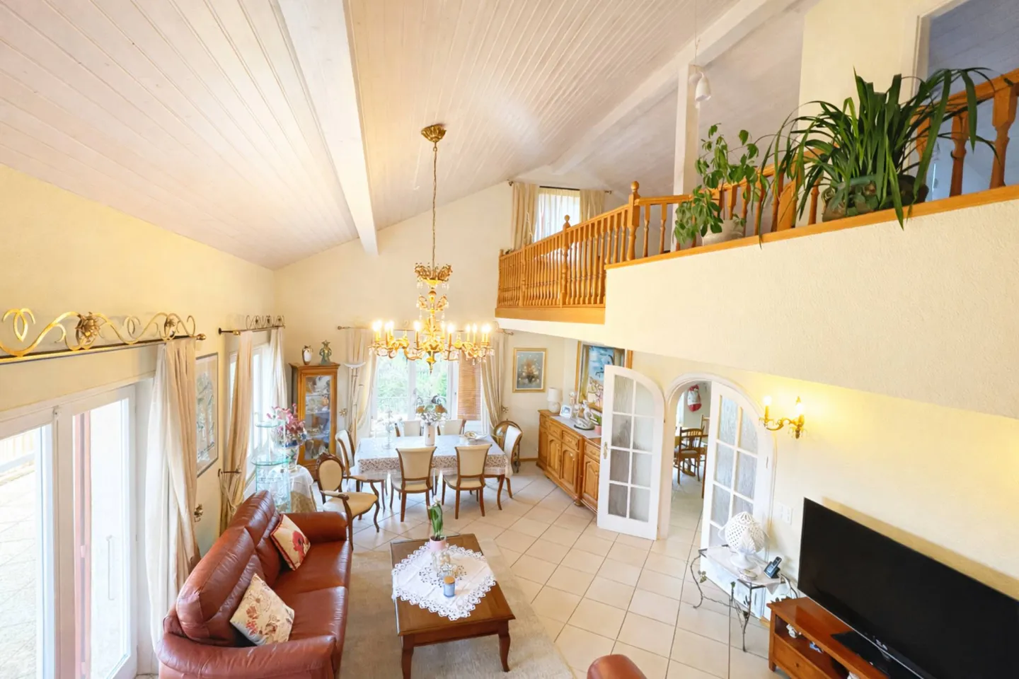 Duplex spazioso con 6,5 stanze in una villa con grande giardino privato e piscina esterna riscaldata - Foto 8 di 10