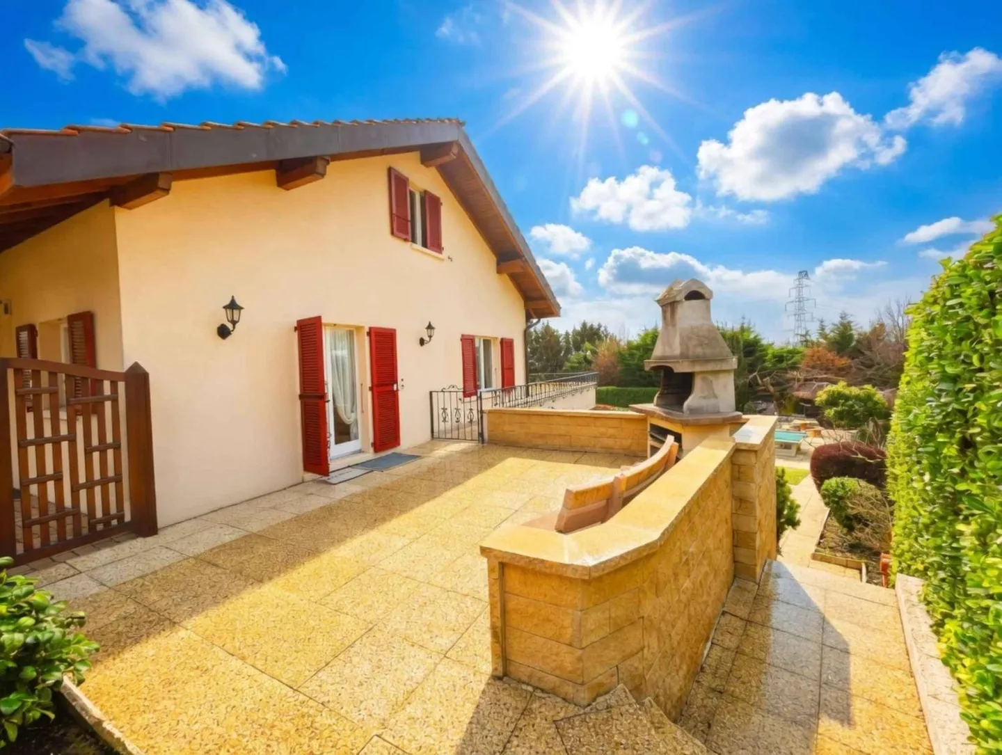 Duplex spazioso con 6,5 stanze in una villa con grande giardino privato e piscina esterna riscaldata - Foto 1 di 10