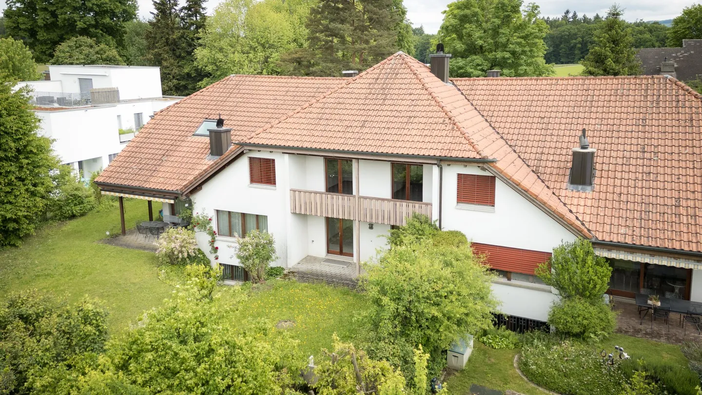 Ampia casa a schiera di 5,5 stanze in una posizione adatta alle famiglie a Wohlen - Foto 1 di 16