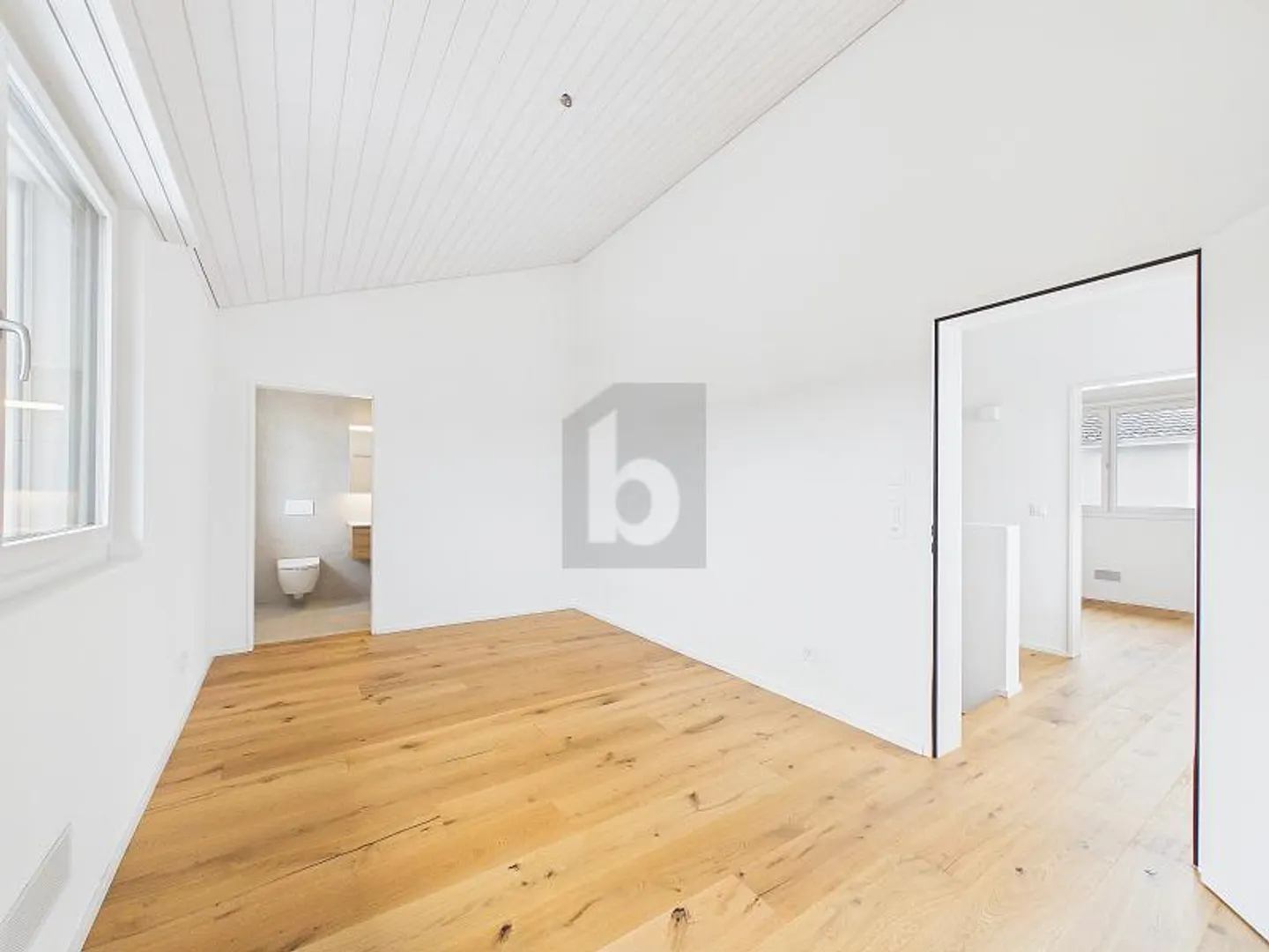 SPACIOUS, HIGH-QUALITY & QUIETLY LOCATED - Photo 4 of 6