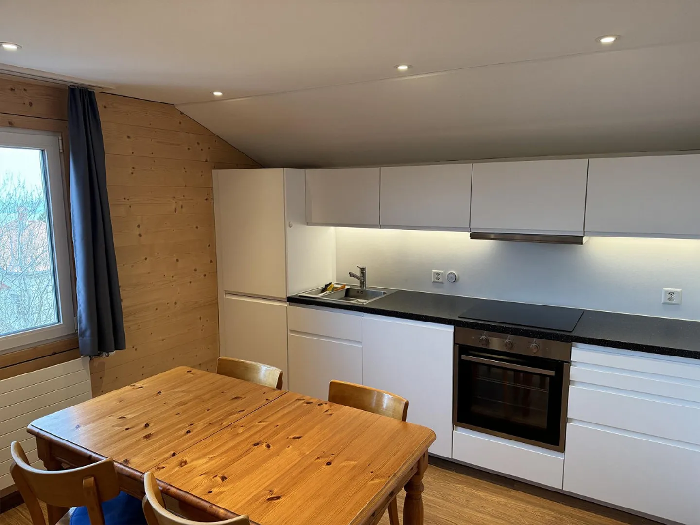 Appartamento ristrutturato, moderno e luminoso in affitto all'ultimo piano - Foto 4 di 17