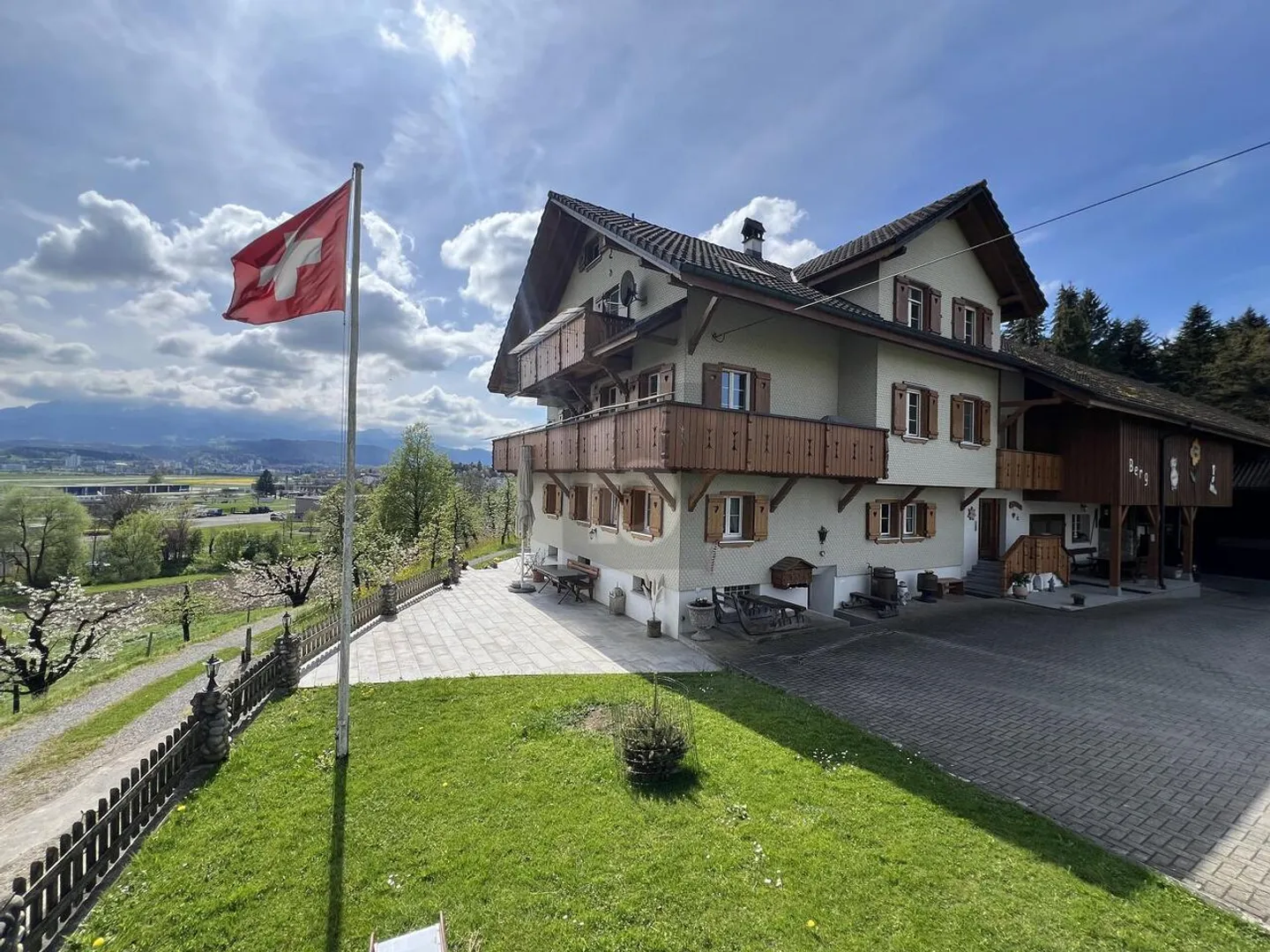 Charmante Wohnung mit Traumhaftem Blick - Foto 1 von 6