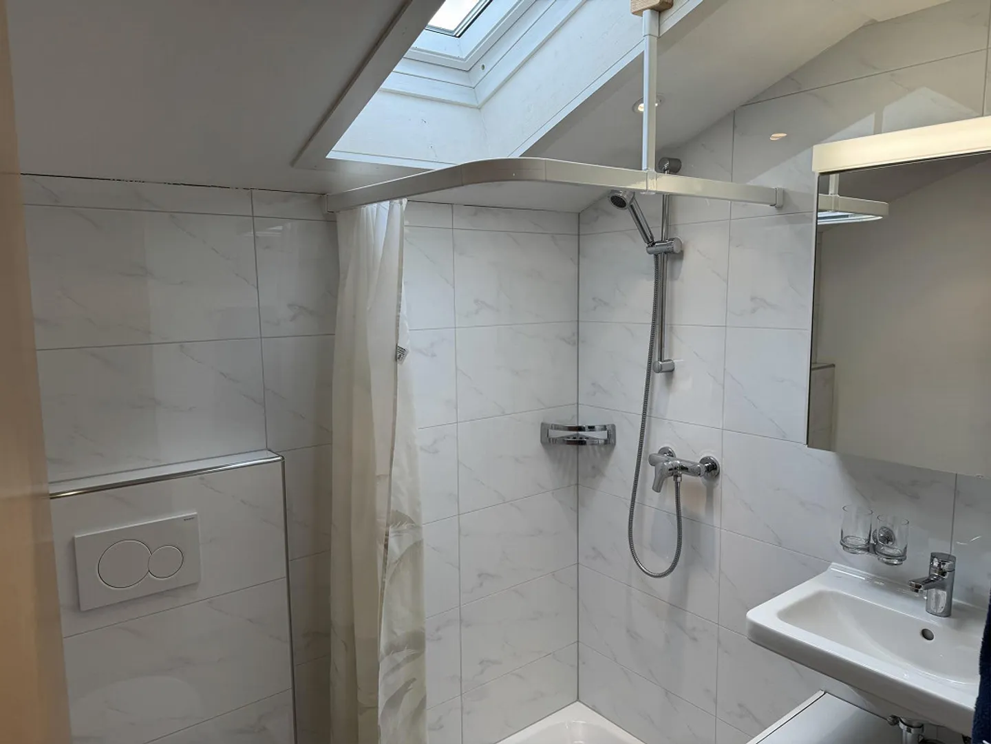 Appartamento ristrutturato, moderno e luminoso in affitto all'ultimo piano - Foto 13 di 17