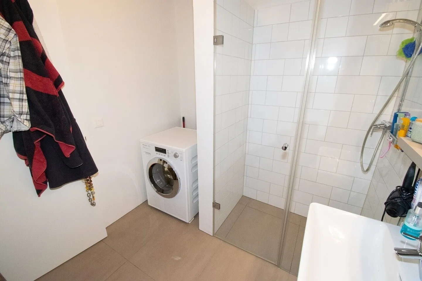 Appartamento moderno e luminoso di 2.5 locali in posizione centrale a Pratteln (65m2) - Foto 9 di 11