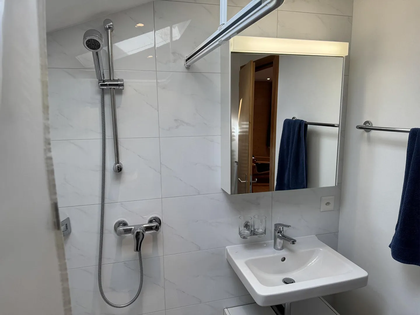 Appartamento ristrutturato, moderno e luminoso in affitto all'ultimo piano - Foto 14 di 17