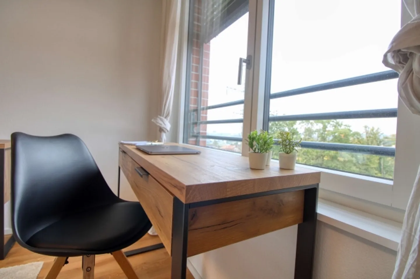 Spacious Living Apartment in Crissier with Private En-Suite Bathroom - Photo 10 of 13