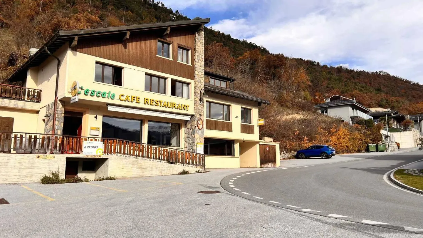 Gemischtes Gebäude mit Restaurant - Foto 1 von 13