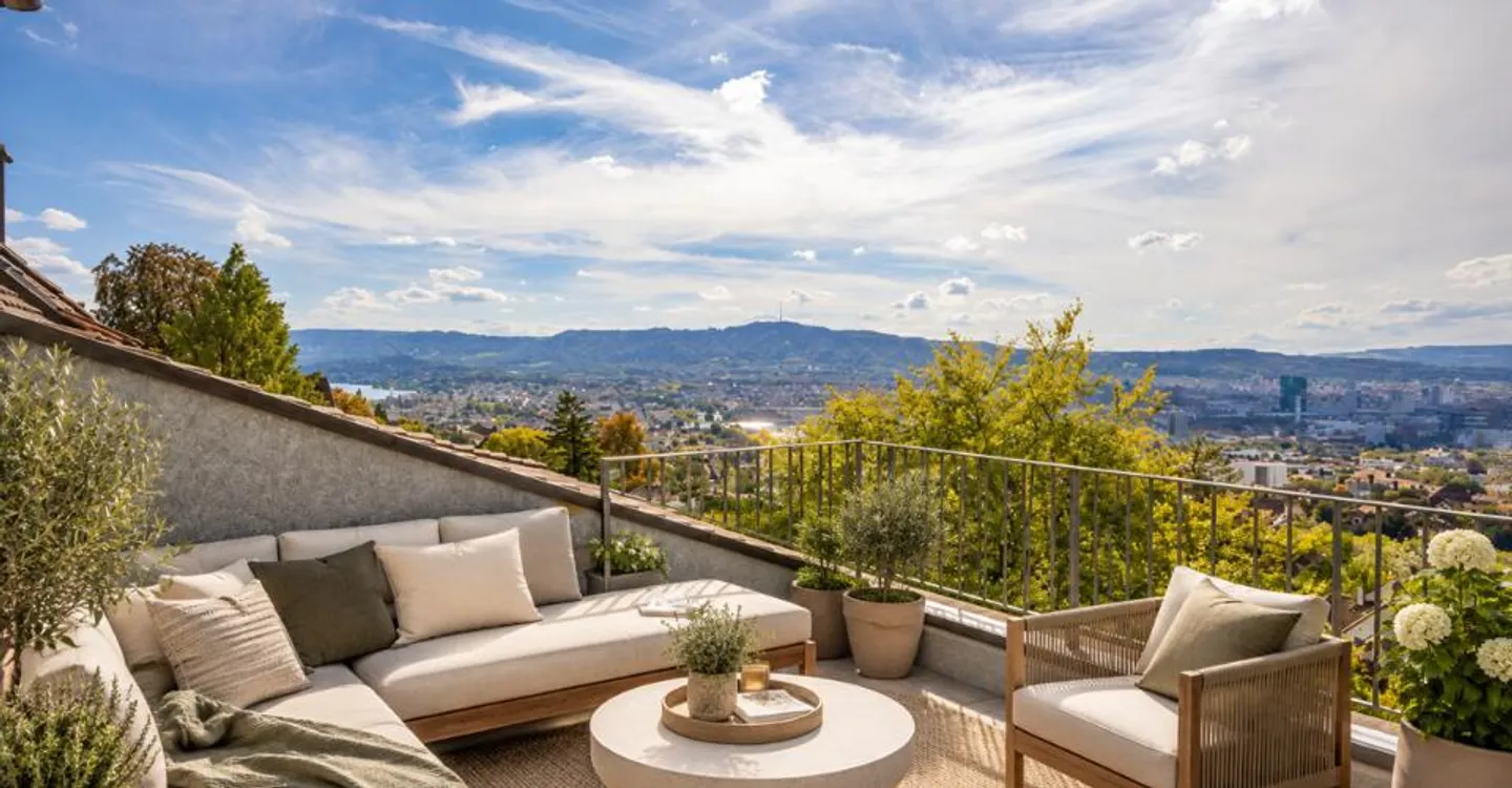 Zürich District 6: Maisonette Apartment with Rooftop Terrace and Panoramic View - Photo 1 of 5