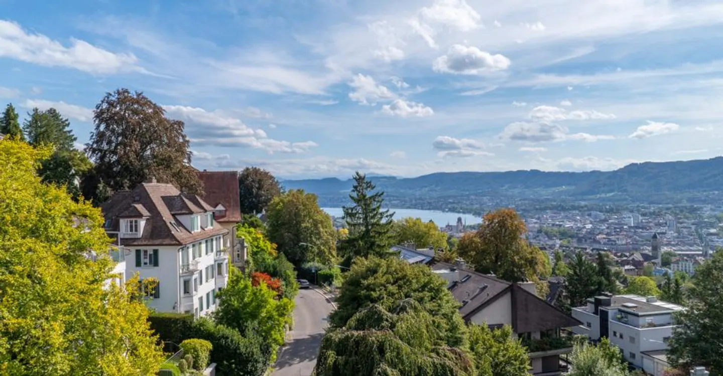 Zürich District 6: Maisonette Apartment with Rooftop Terrace and Panoramic View - Photo 4 of 5