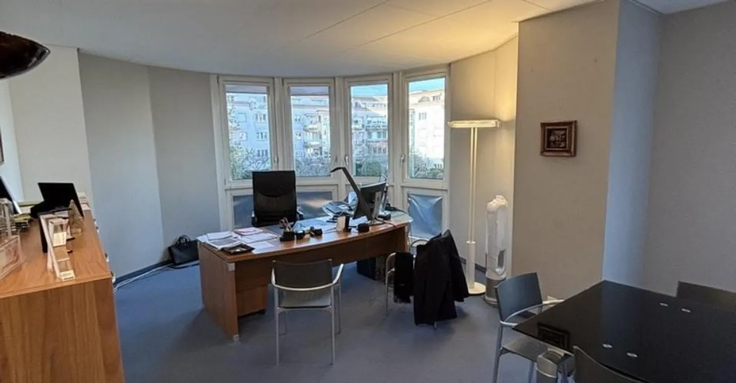 To seize! Superb bright office space in a mixed-use building - Photo 1 of 8