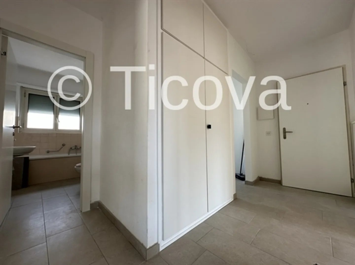 3.5 Renovated Rooms in Pregassona - Photo 4 of 9