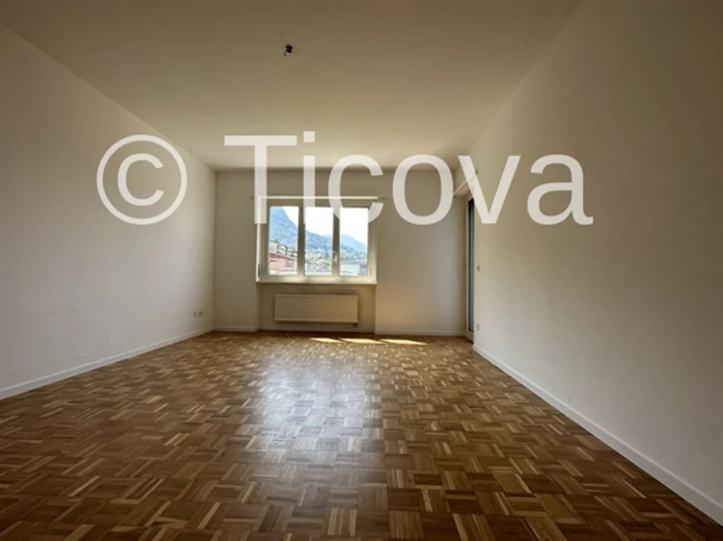 3.5 Renovated Rooms in Pregassona - Photo 6 of 9