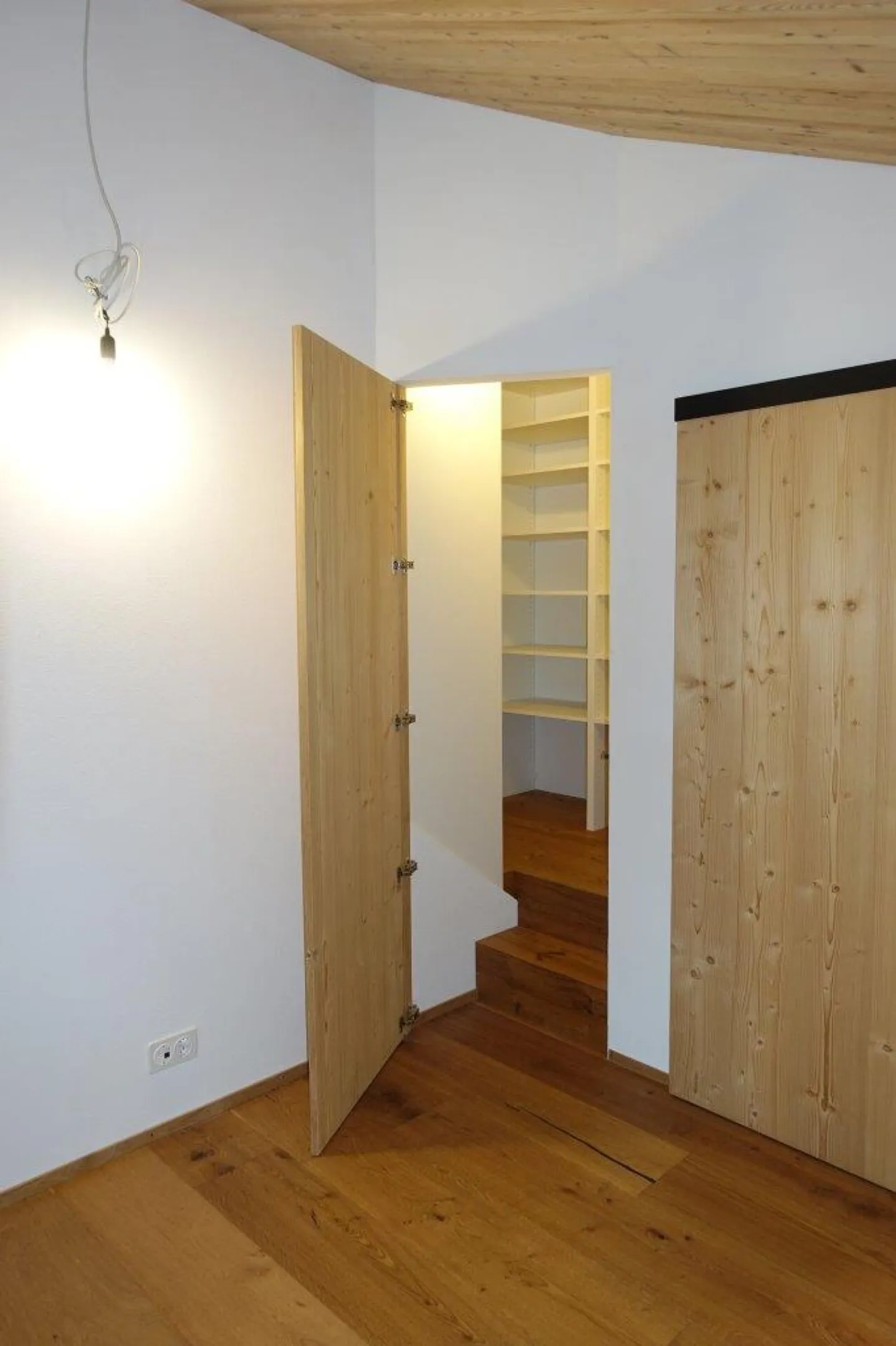 4.5-Zimmer-Ferienwohnung Nr. 1 in einem historischen Zweifamilienhaus in Luven - Foto 6 von 13