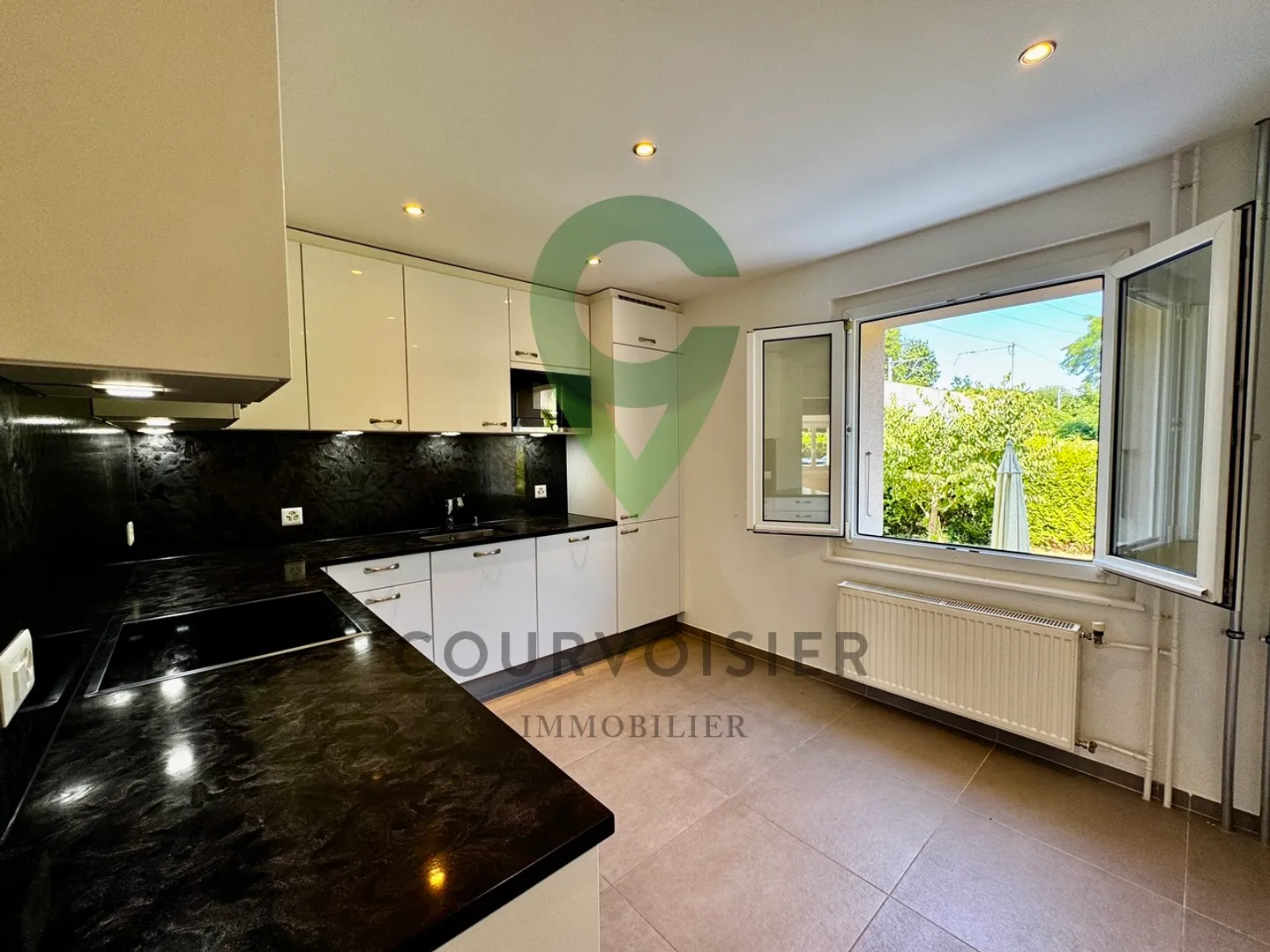 For rent now - 4.5 room apartment with balcony - Photo 1 of 5