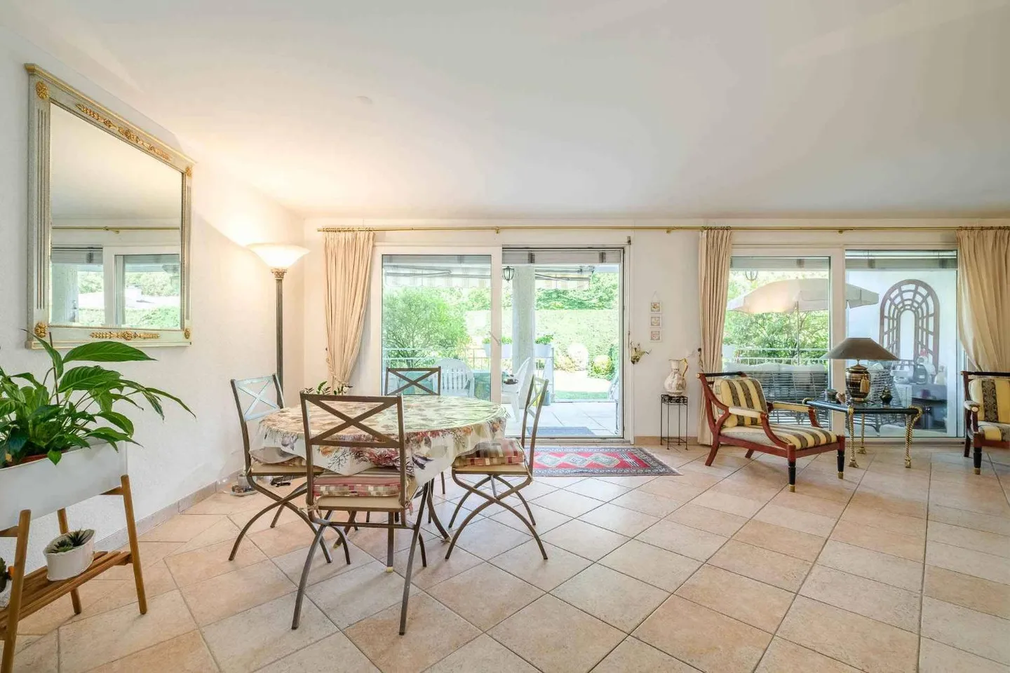 Pleasant 5-room duplex with terrace and garden - Photo 3 of 10