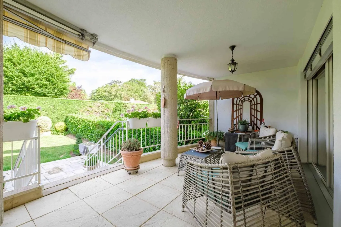 Pleasant 5-room duplex with terrace and garden - Photo 4 of 10