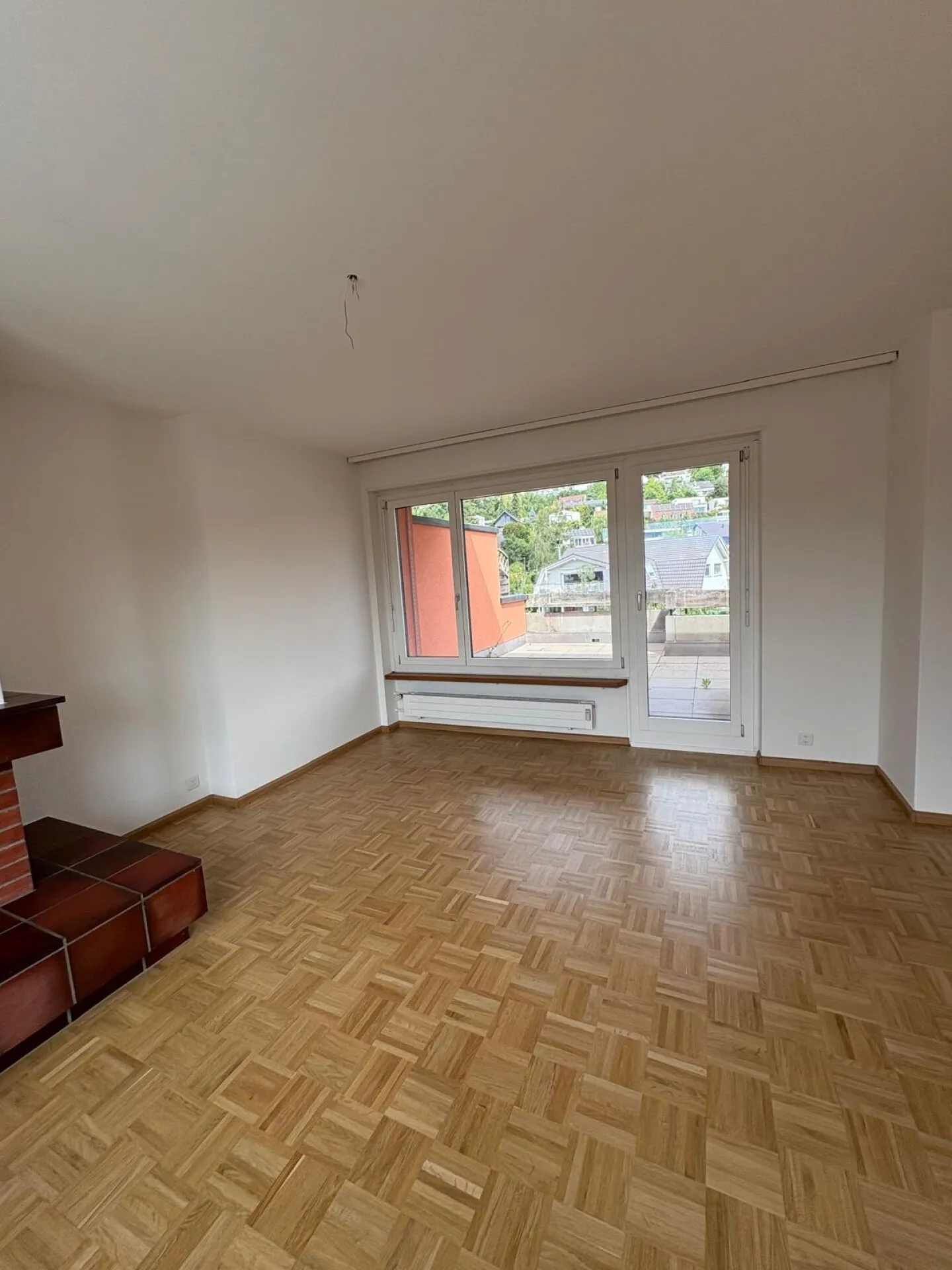 Appartement en penthouse au milieu de Reinach avec cheminée - Photo 7 sur 12