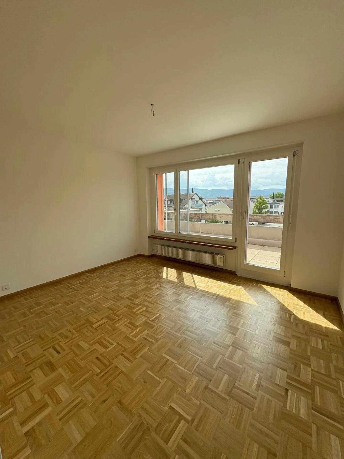 Appartement en penthouse au milieu de Reinach avec cheminée - Photo 10 sur 12