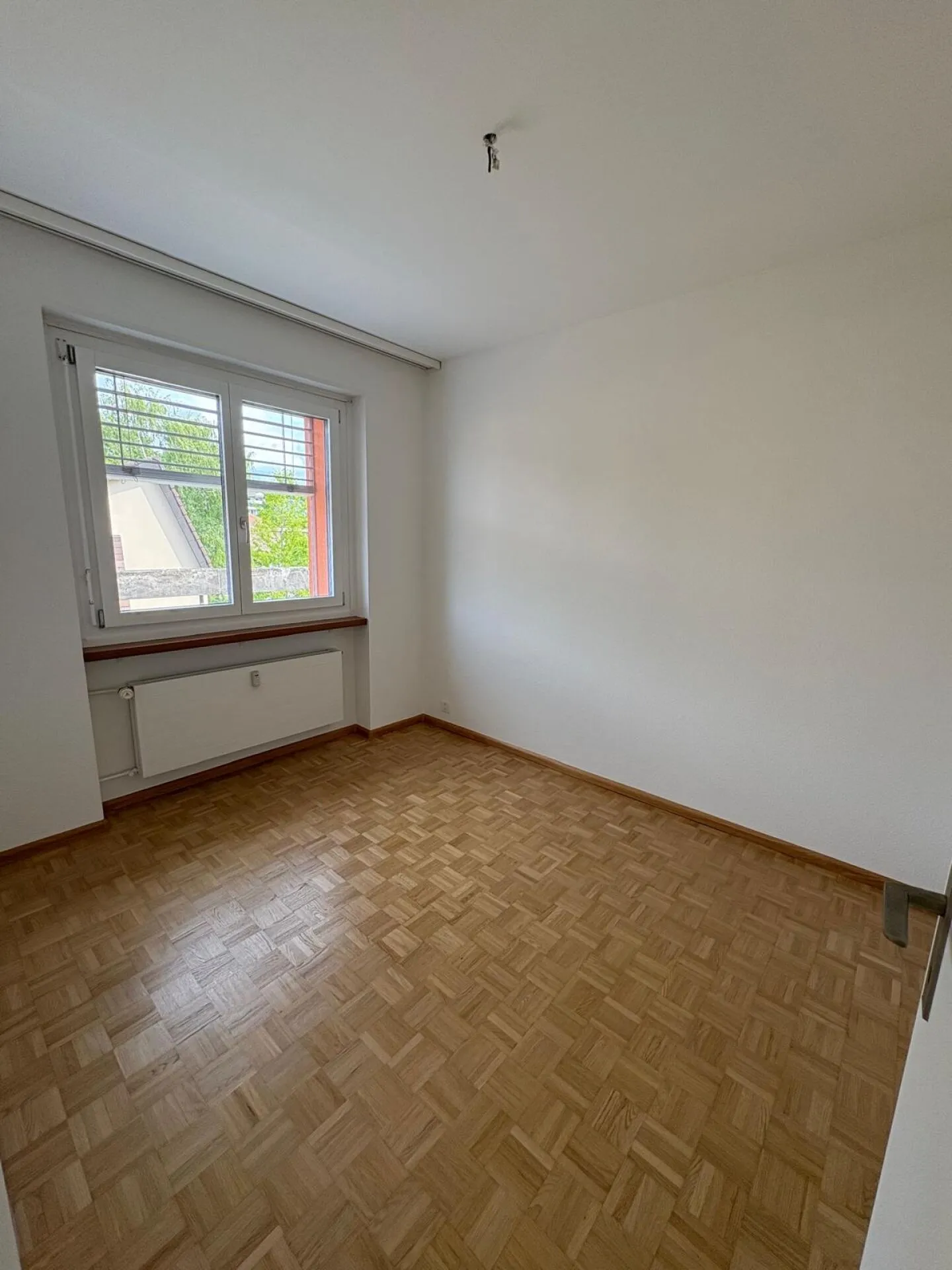 Appartement en penthouse au milieu de Reinach avec cheminée - Photo 11 sur 12