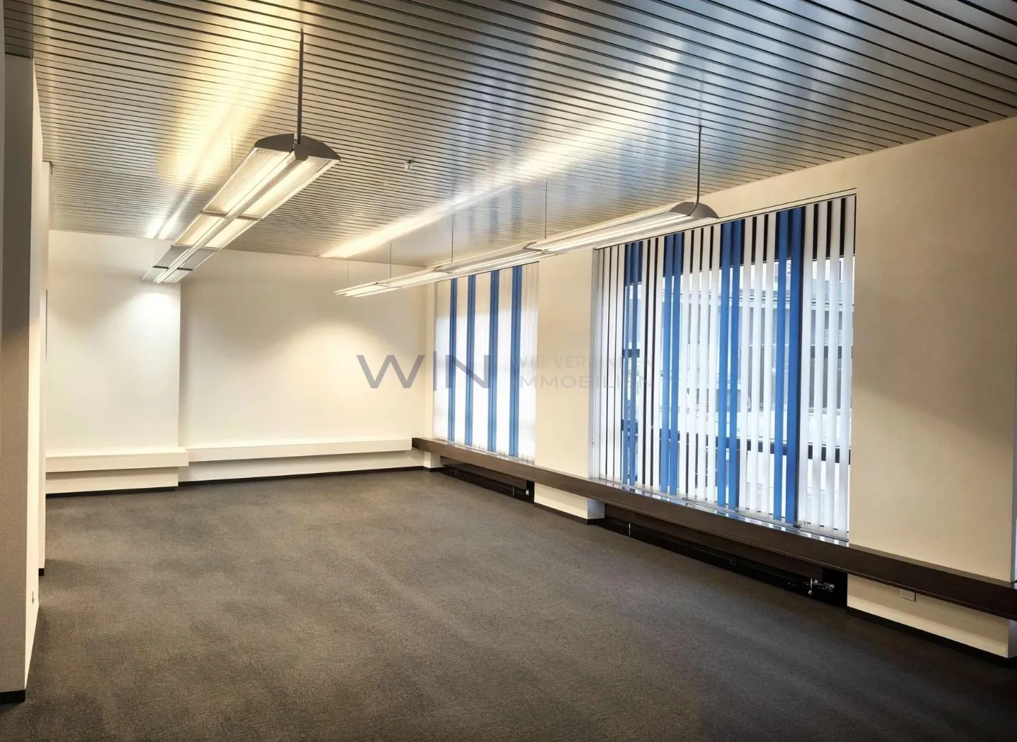 Exclusively equipped office - in a prime location - Photo 2 of 8