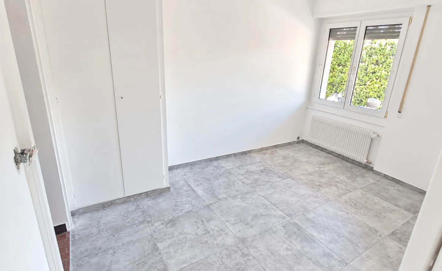 Zu vermieten - Schönes, vollständig renoviertes 2-Zimmer-Apartment - Foto 2 von 4