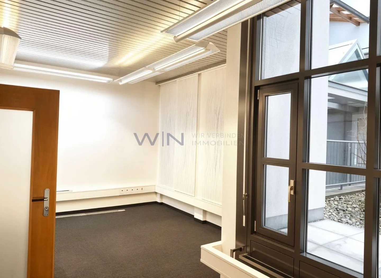 Exclusively equipped office - in a prime location - Photo 4 of 8