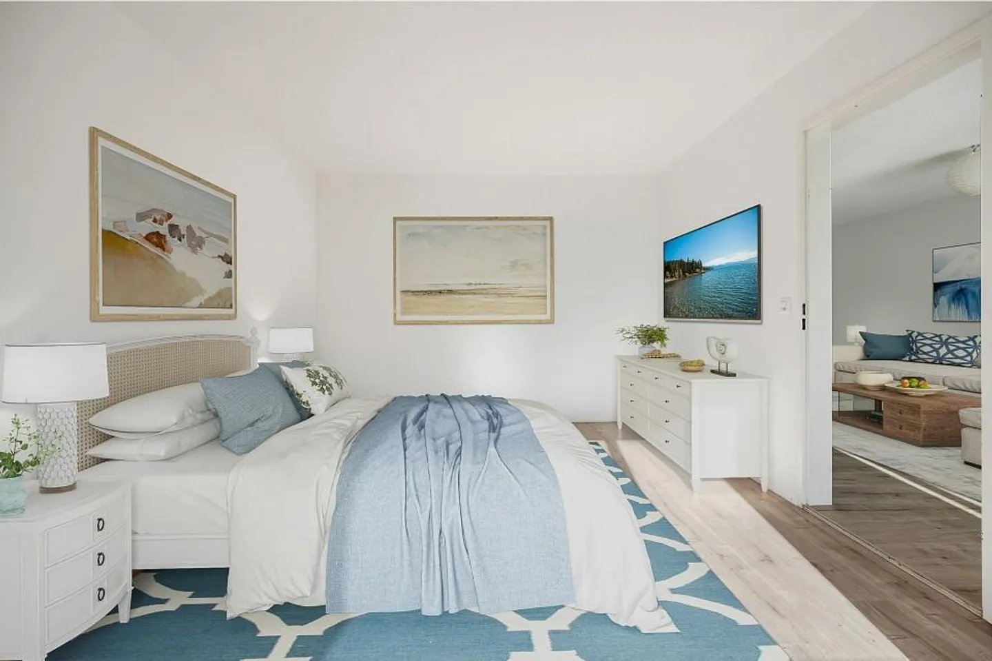 Light-Filled Rooms with a Comfortable Atmosphere - Photo 4 of 13