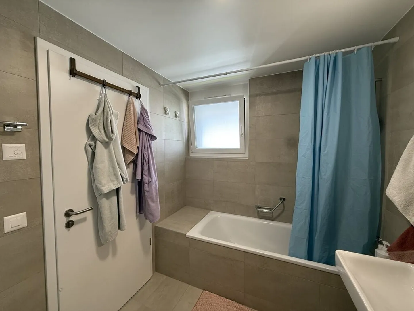 Charming Attic Apartment - Photo 5 of 6