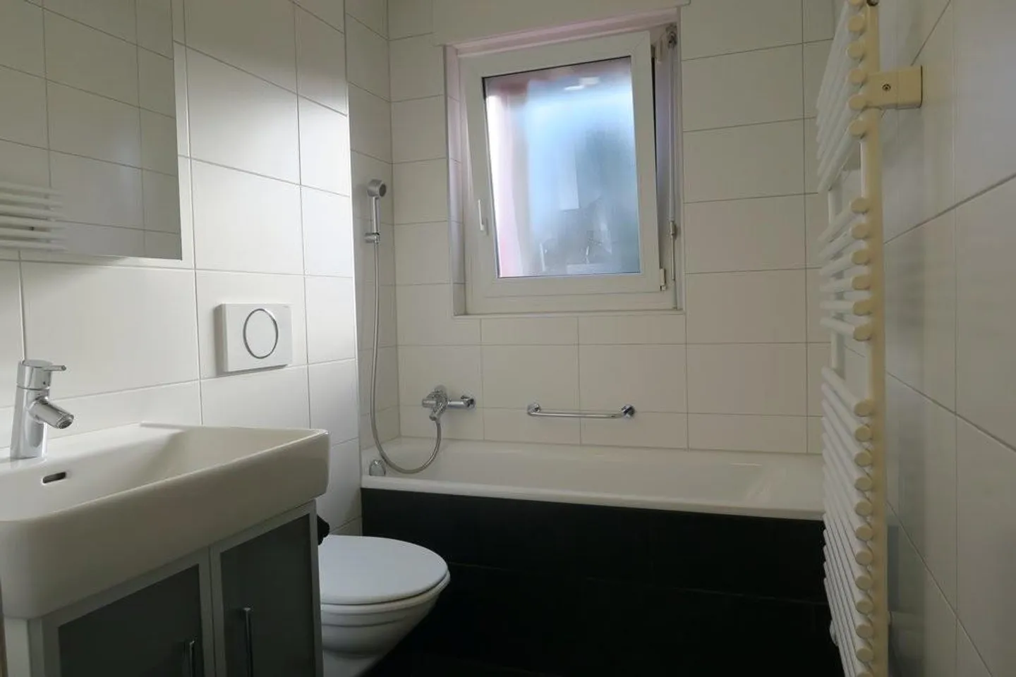 Appartement moderne de 4 pièces ! - Photo 3 sur 7