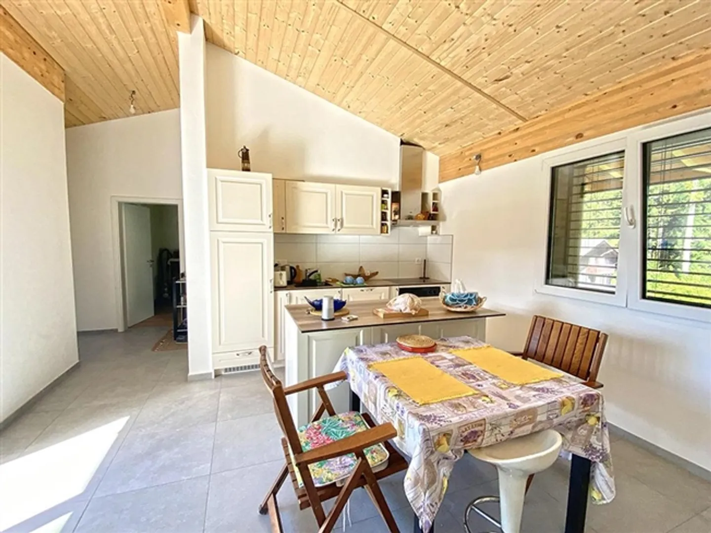 LES PACCOTS - CHARMANT APPARTEMENT - 2.5 PIECES - Photo 2 of 6