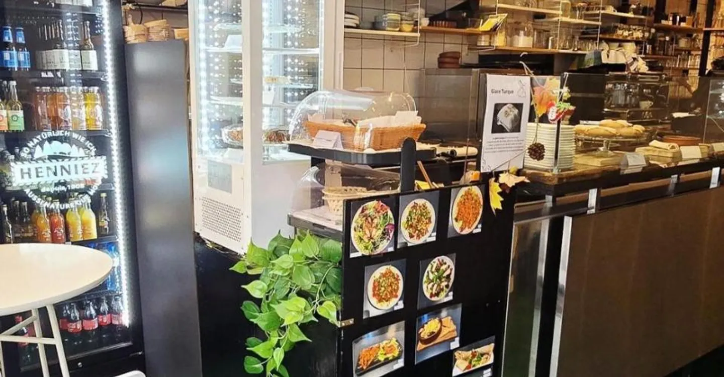 Tapas bar, café ideally located in the old town of Vevey - Photo 2 of 3