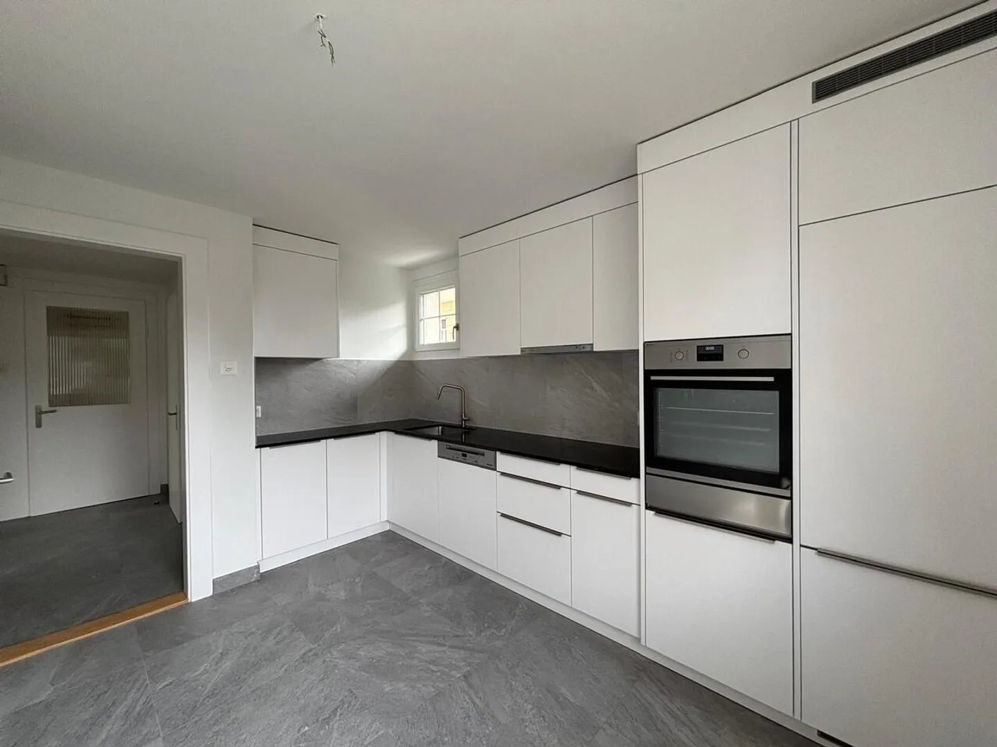 Renovated apartment in a peaceful setting - Photo 1 of 7