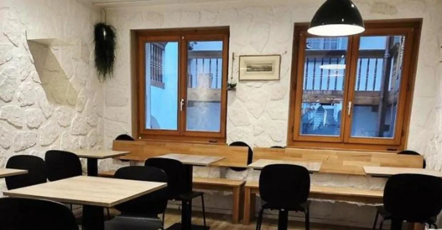 Tapas bar, café ideally located in the old town of Vevey - Photo 1 of 3