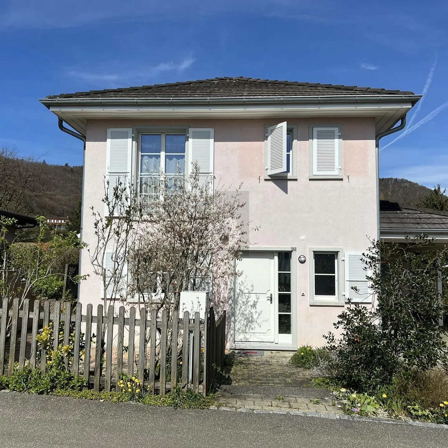 Charmantes Einfamilienhaus mit Garten - Foto 1 von 6