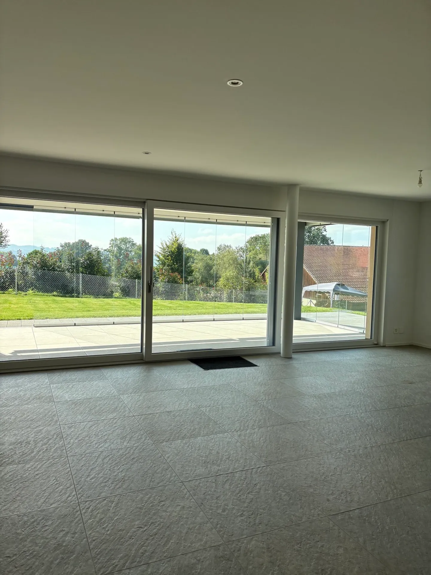 Apartment for rent - Photo 3 of 12