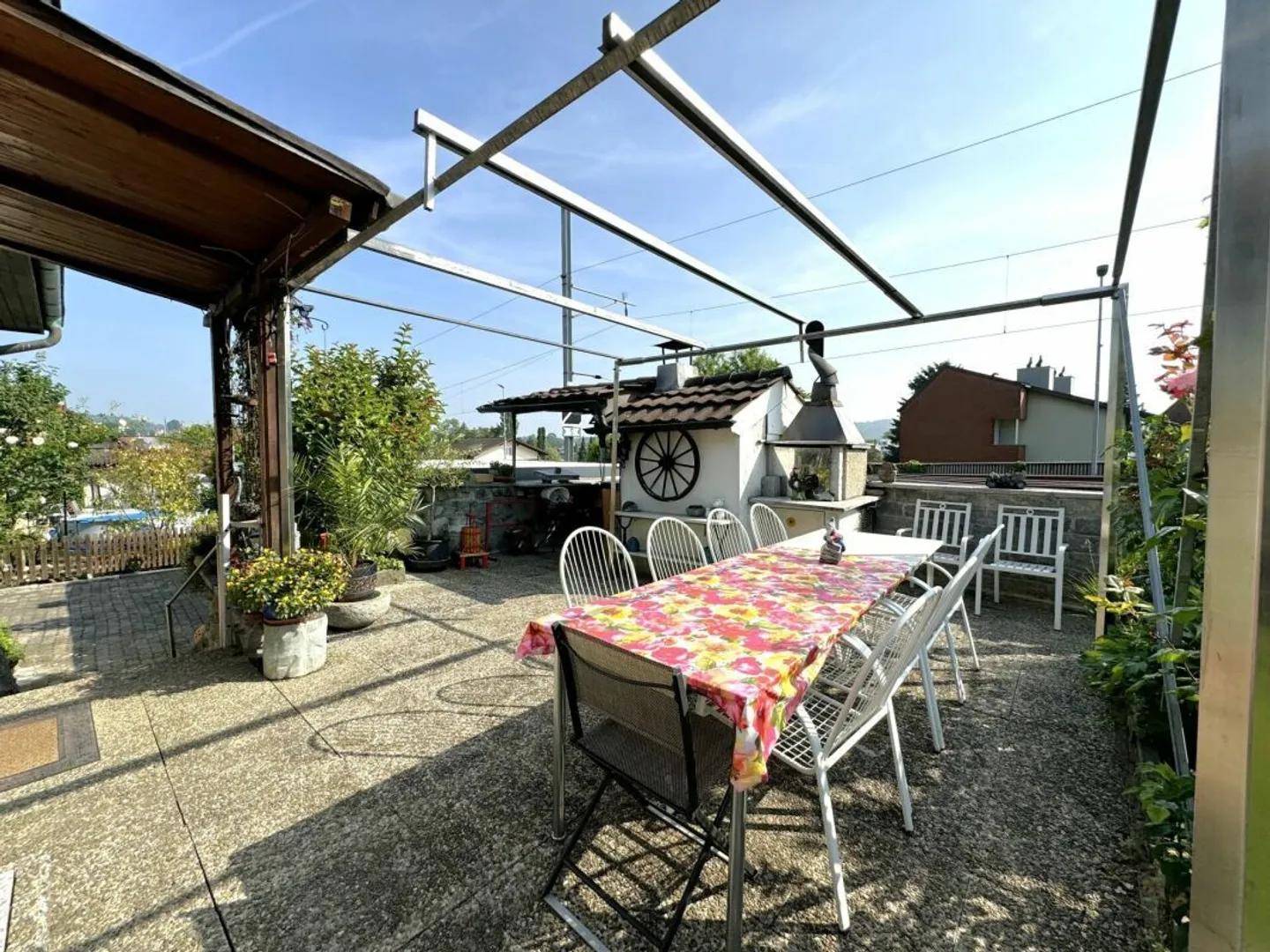 Miracolo di spazio con paradiso del giardino e molti posti auto - Foto 7 di 10