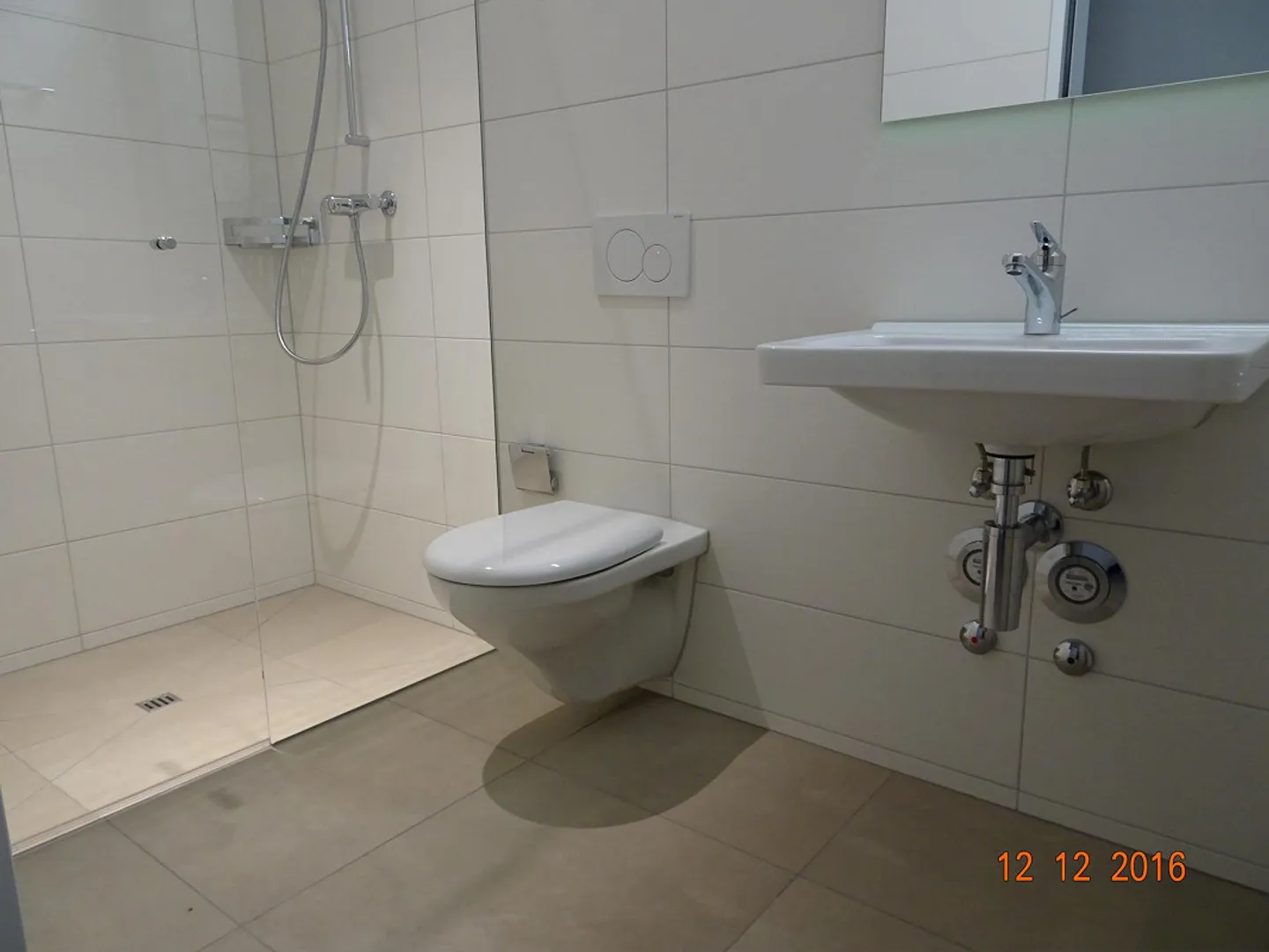 Spacious, Quiet 4 1/2 Room Apartment on the 1st Floor - Photo 12 of 13