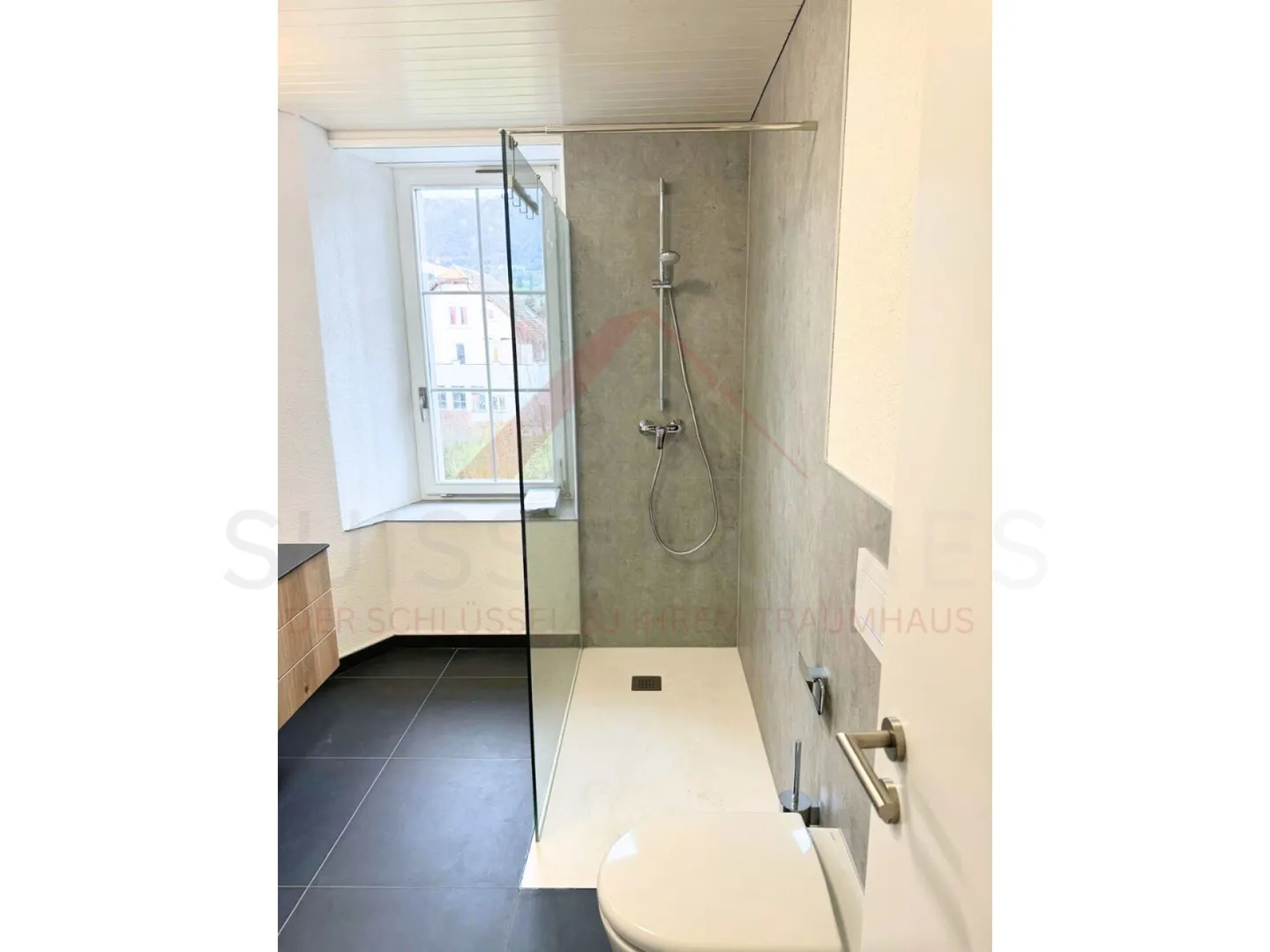 Nearly new 2.5-room penthouse apartment with washing tower & parking space - Photo 6 of 7